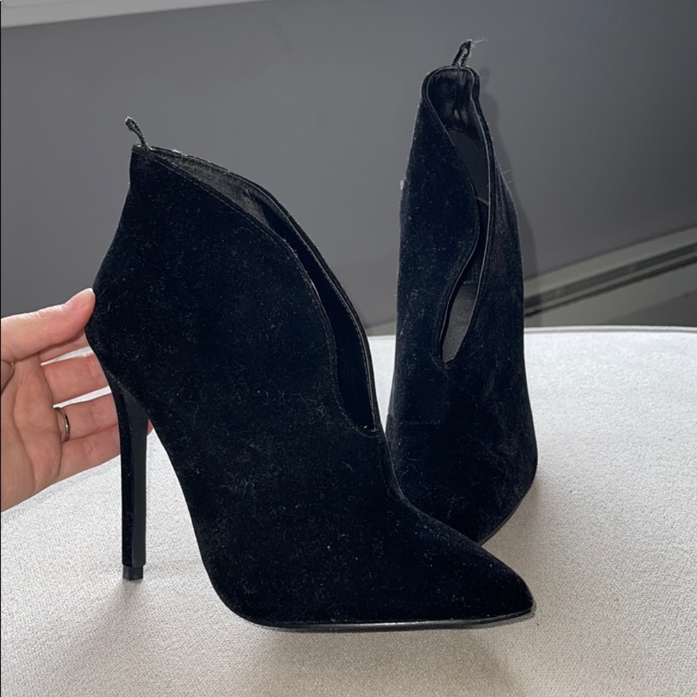 NEW Forever 21 suede heeled booties